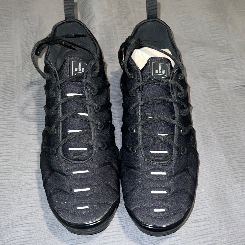 Mens size 13 black Nike sneakers